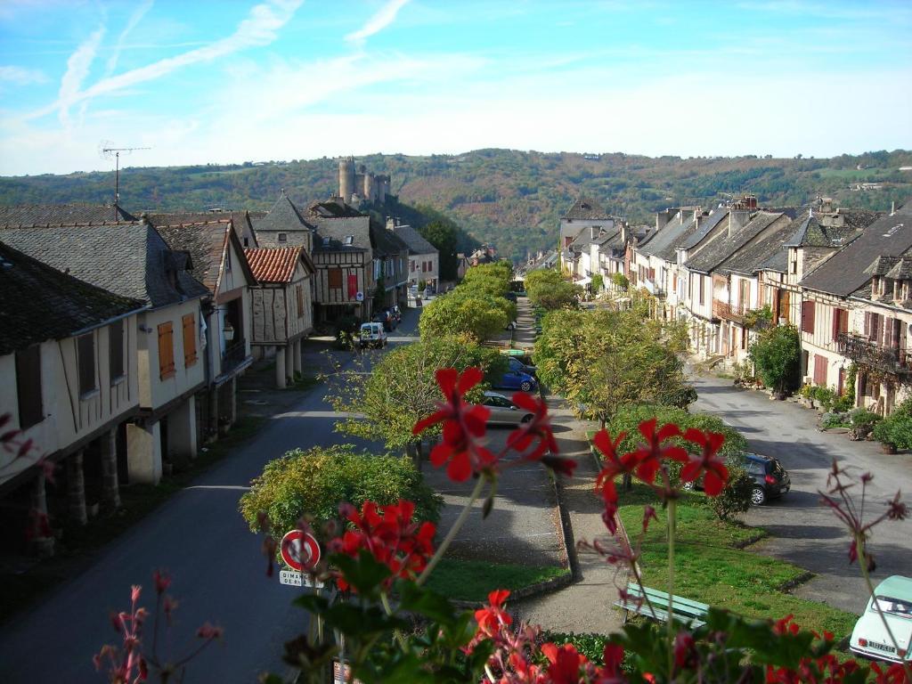 Logis Hotel Le Belle Rive Najac Exterior foto